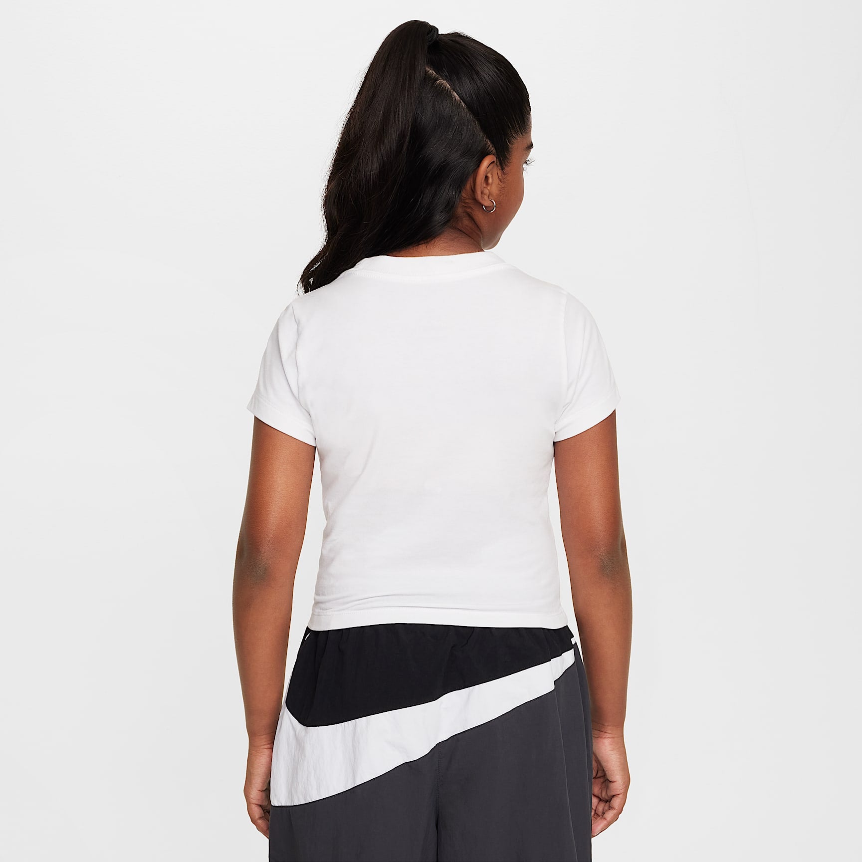 Playera cropped para niña talla grande Nike Sportswear – Blanco – vista 2