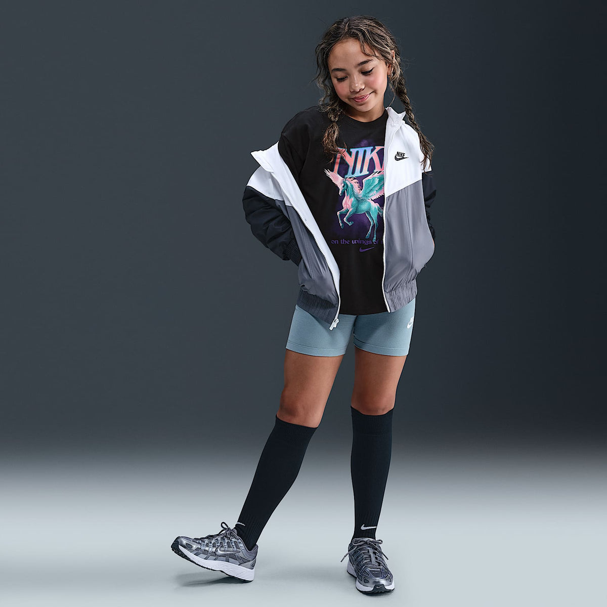 Playera para niña talla grande Nike Sportswear – Negro – vista 4