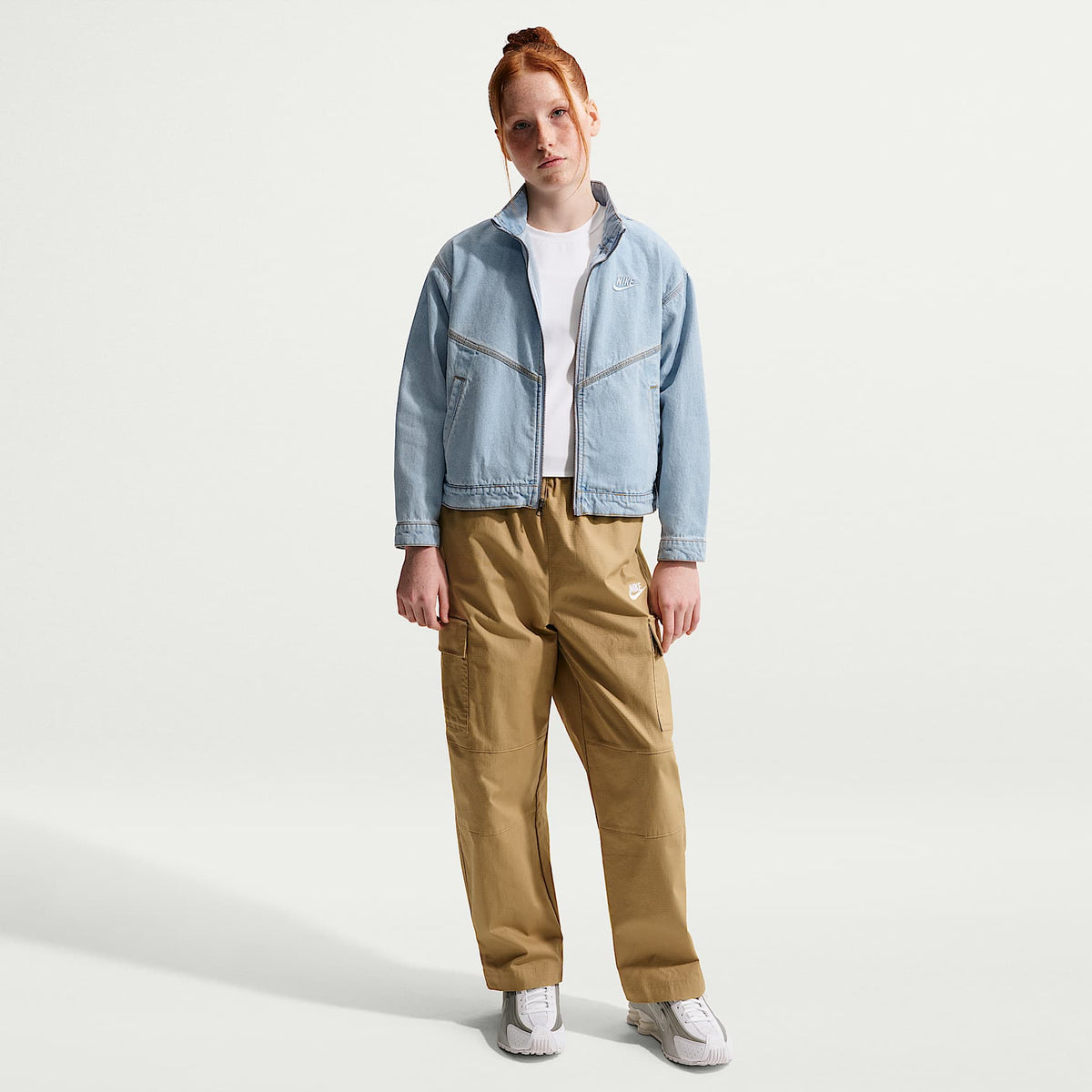 Chamarra de denim para niños talla grande Nike Sportswear Collection – Azul militar claro/Azul militar claro/Trigo/Azul militar claro – vista 4