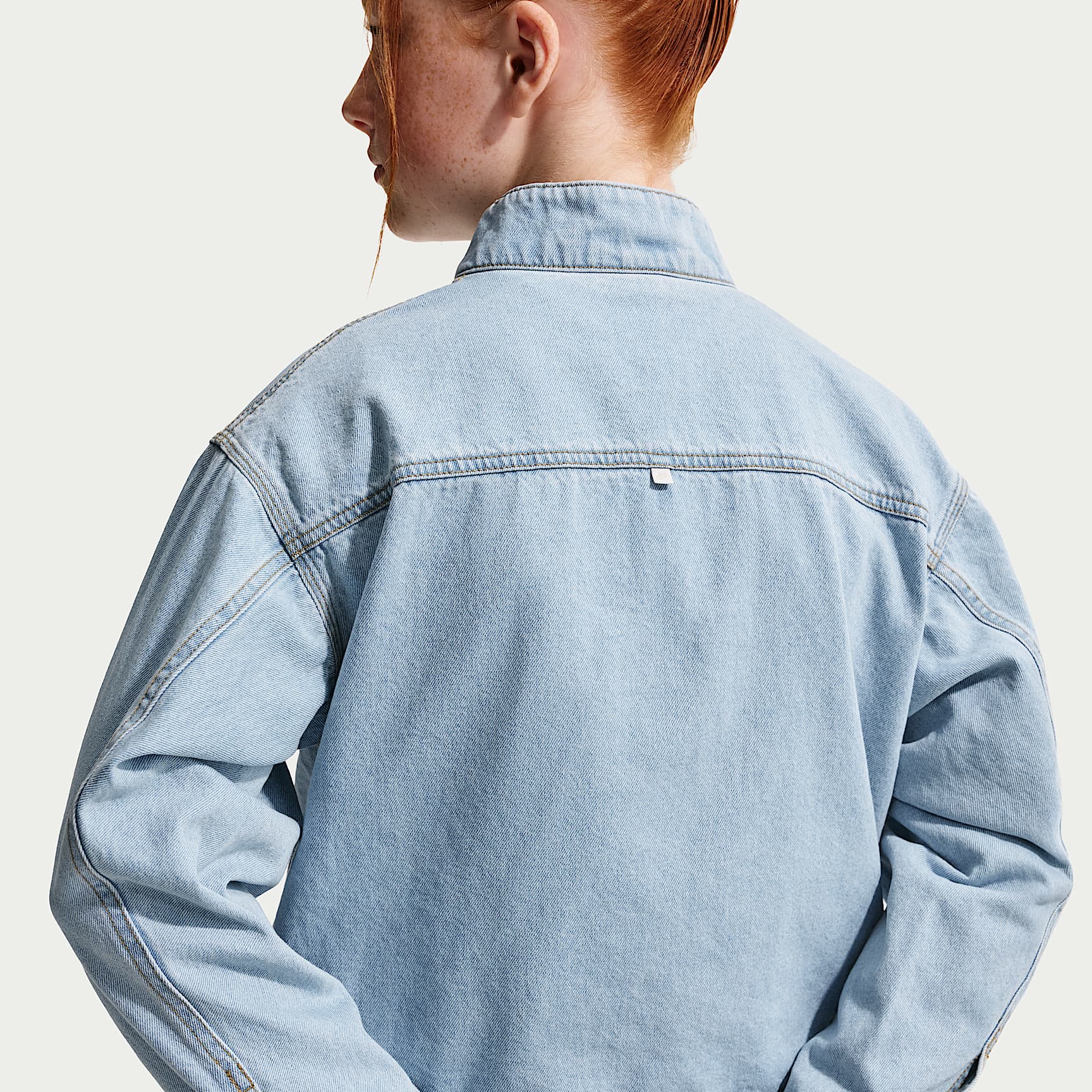 Chamarra de denim para niños talla grande Nike Sportswear Collection – Azul militar claro/Azul militar claro/Trigo/Azul militar claro – vista 2