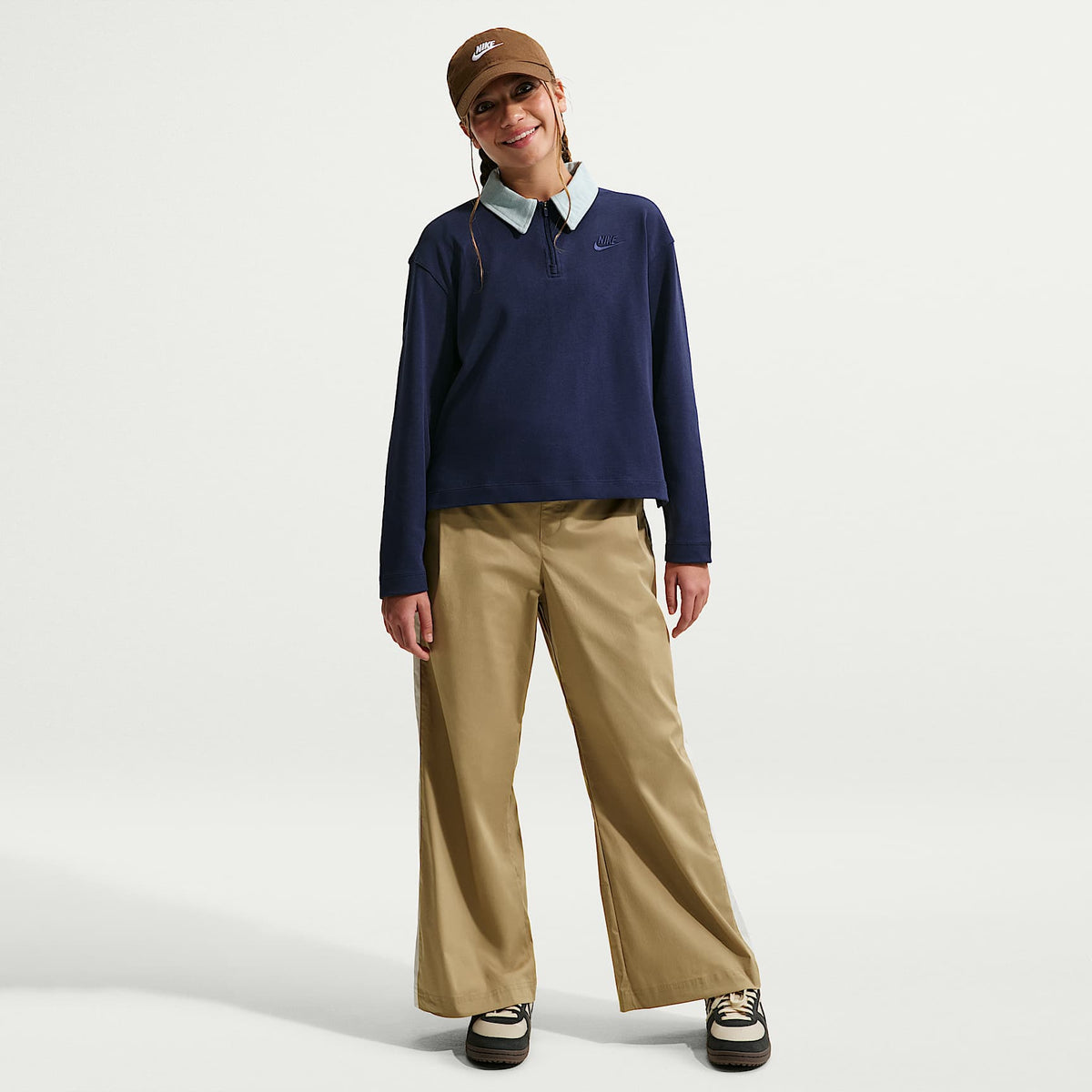 Pants de tejido Woven para niña talla grande Nike Sportswear Collection – Beige paracaídas/Perla suave/Beige paracaídas – vista 1