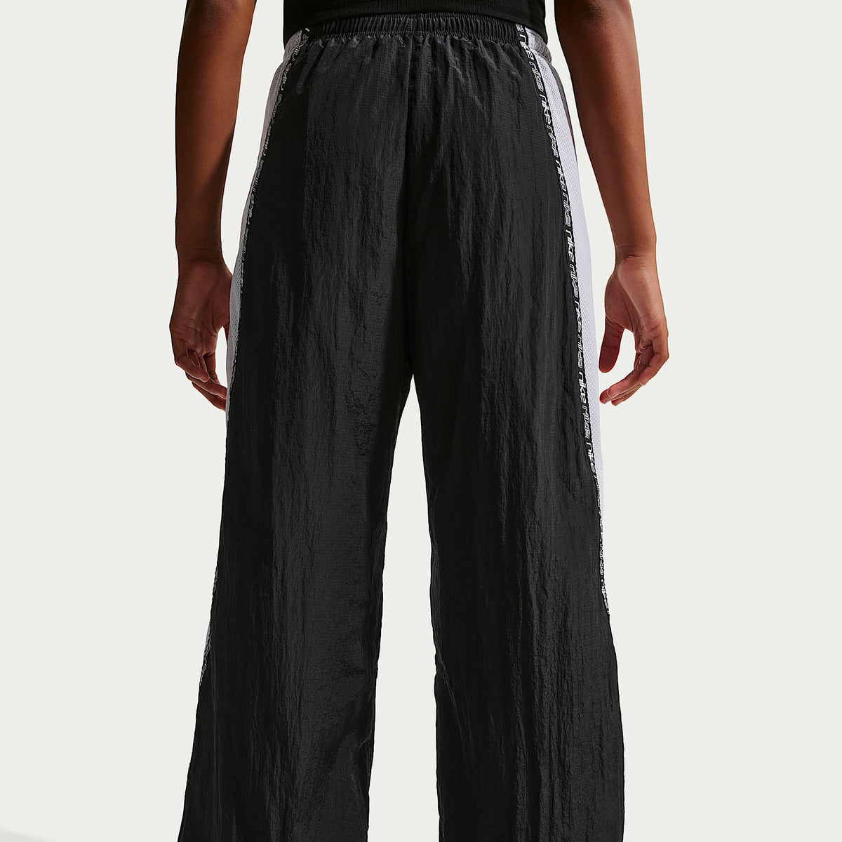 Pants de tejido Woven para niña talla grande Nike Sportswear – Negro/Blanco/Blanco – vista 3