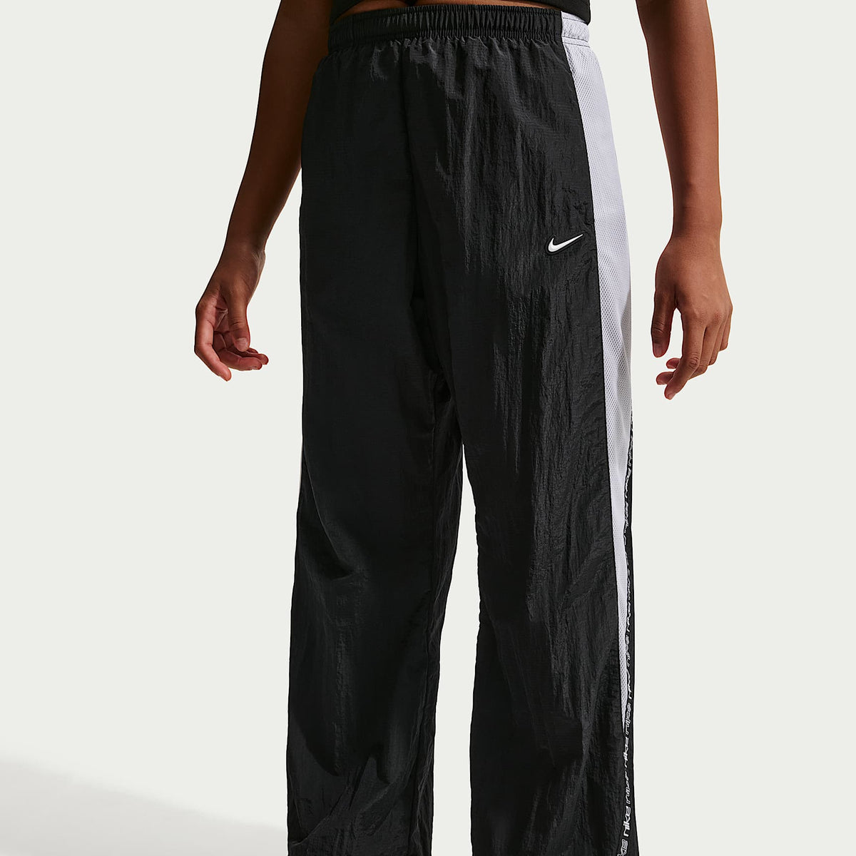 Pants de tejido Woven para niña talla grande Nike Sportswear – Negro/Blanco/Blanco – vista 2