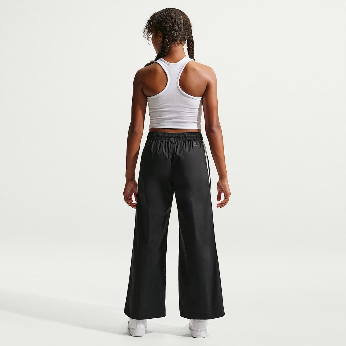 Pants de tejido Woven para niña talla grande Nike Sportswear Collection – Negro/Perla suave/Negro – vista 5