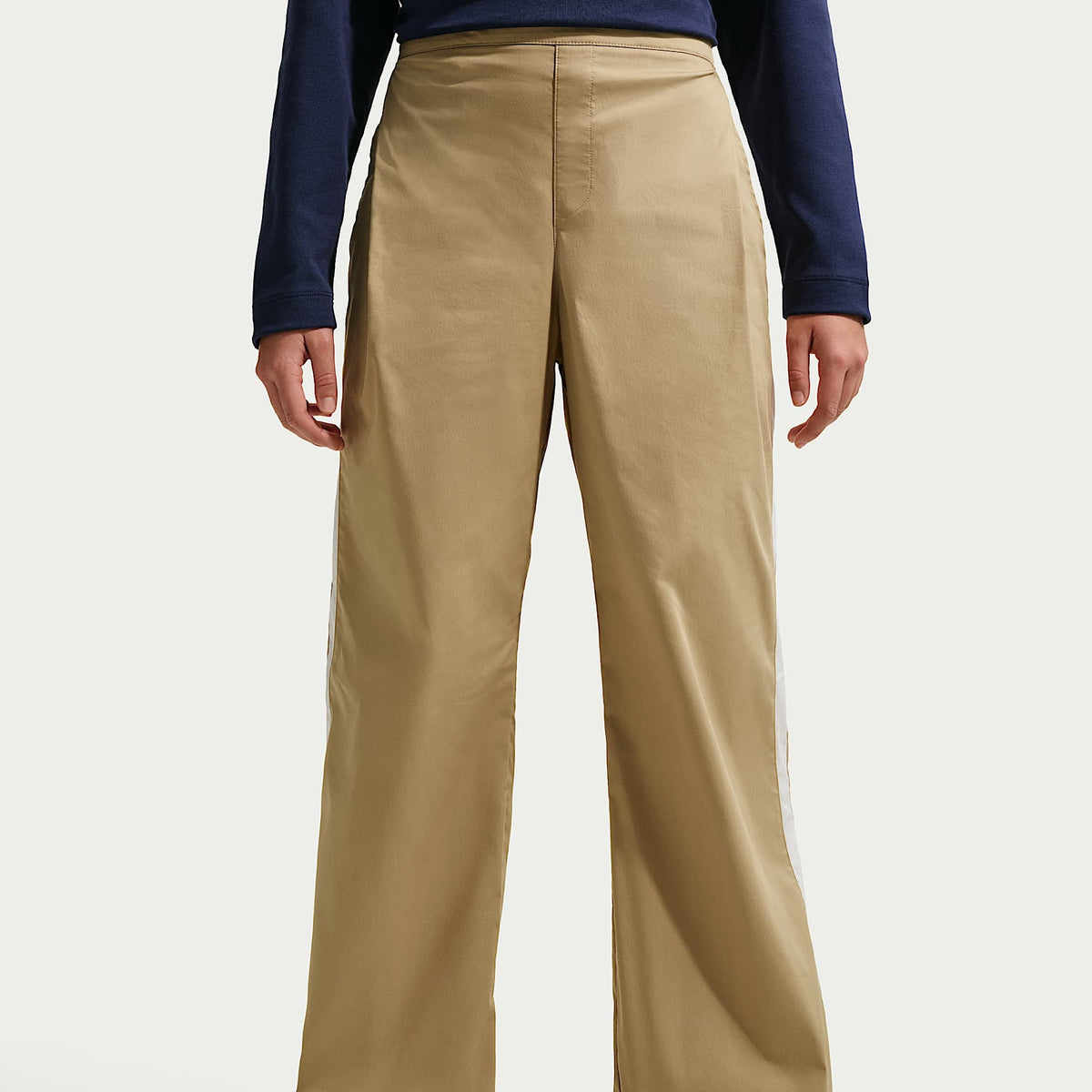 Pants de tejido Woven para niña talla grande Nike Sportswear Collection – Beige paracaídas/Perla suave/Beige paracaídas – vista 2