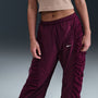 Pants de tejido Woven para niña Nike Sportswear – Burdeos/Blanco – vista 2