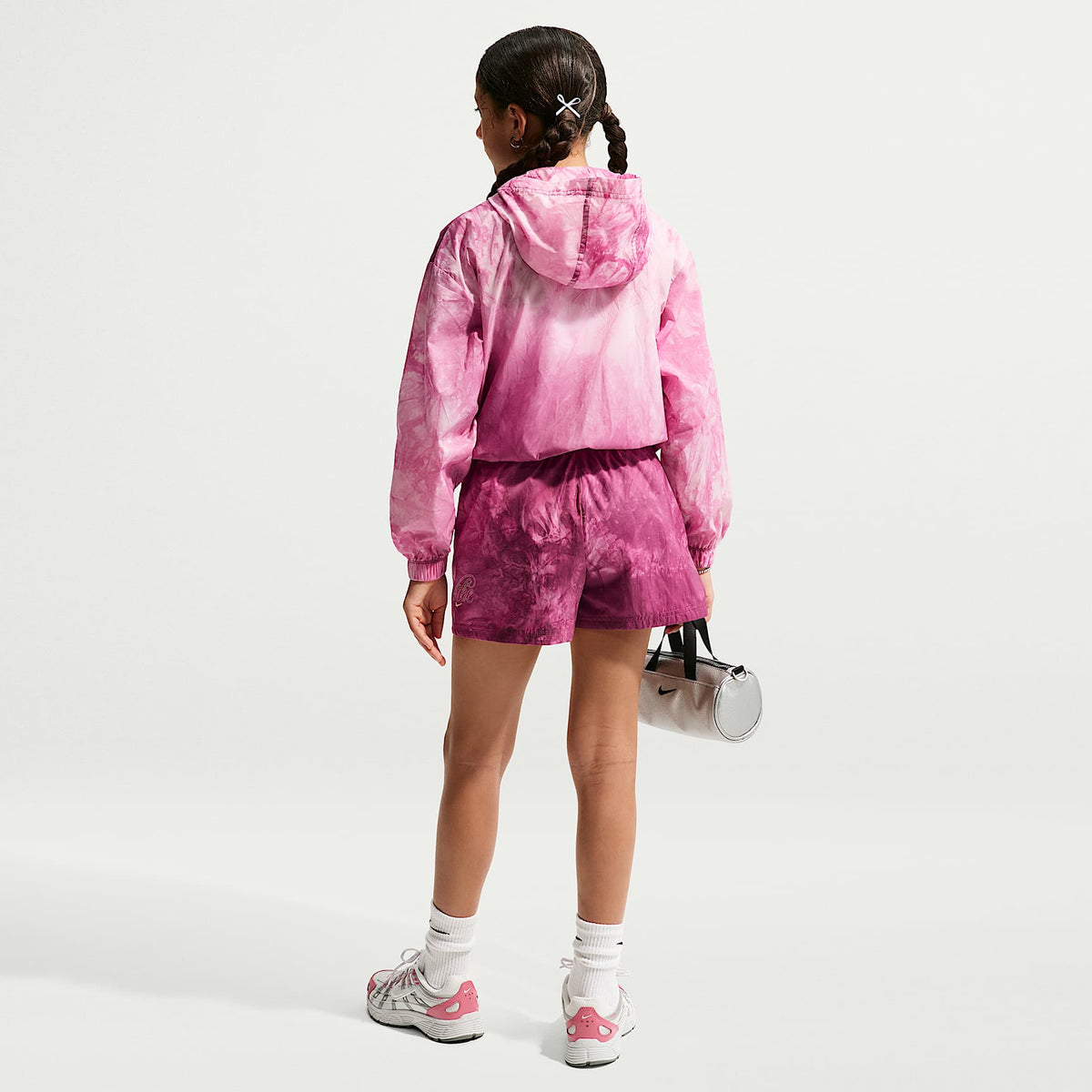 Chamarra deportiva de tejido Woven para niñas Nike Sportswear Club – Remolacha dulce/Perla suave – vista 5
