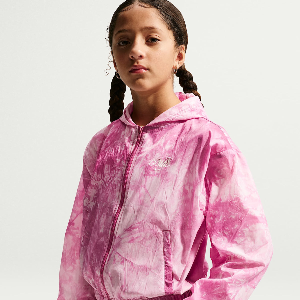 Chamarra deportiva de tejido Woven para niñas Nike Sportswear Club – Remolacha dulce/Perla suave – vista 1