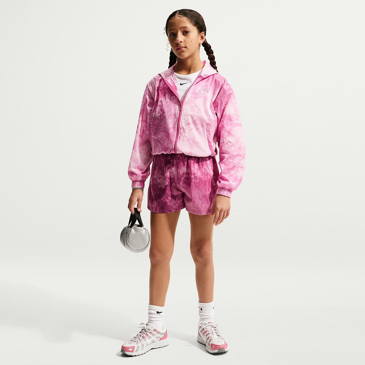 Chamarra deportiva de tejido Woven para niñas Nike Sportswear Club – Remolacha dulce/Perla suave – vista 4