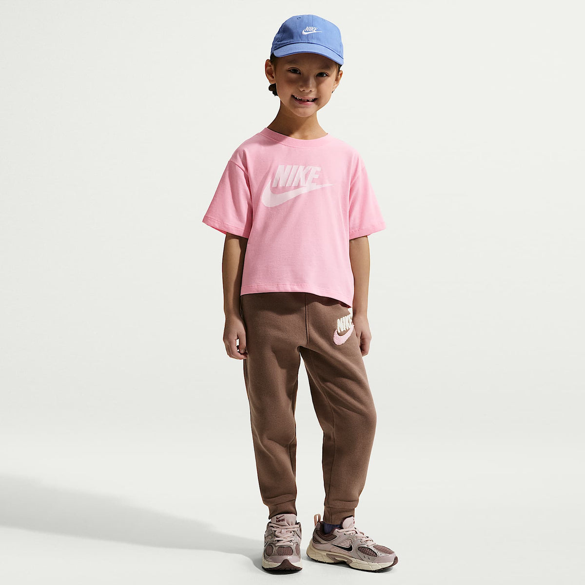Playera Club Boxy para niños talla pequeña Nike – Rosa – vista 4