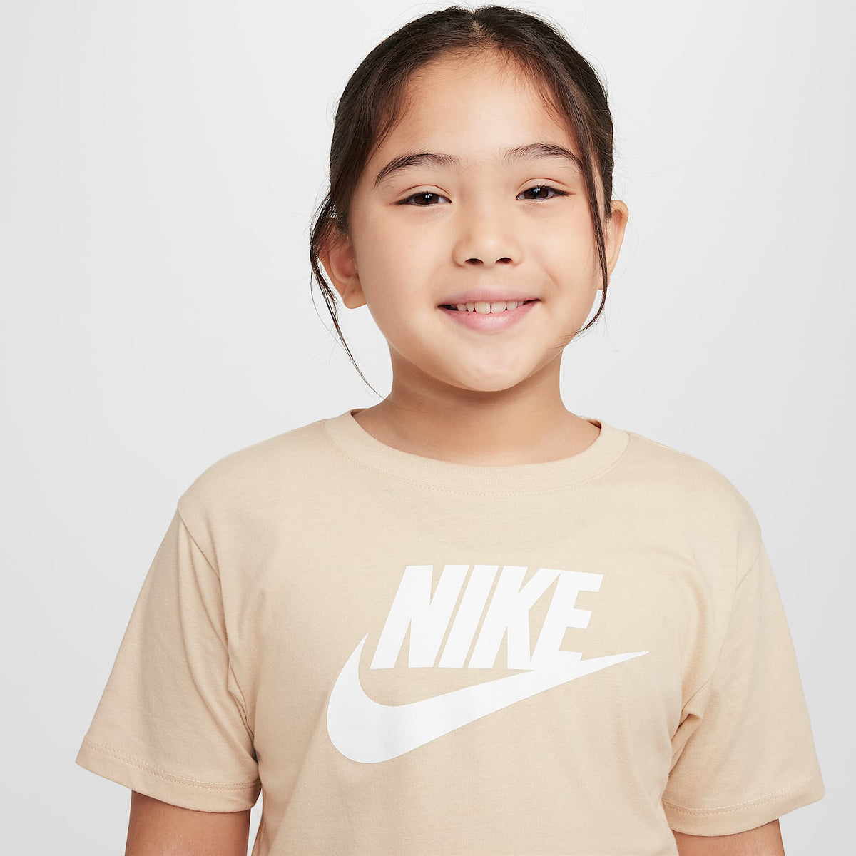 Playera Club Boxy para niños talla pequeña Nike – Duna – vista 3