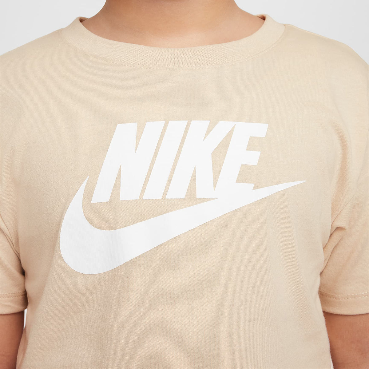 Playera Club Boxy para niños talla pequeña Nike – Duna – vista 4