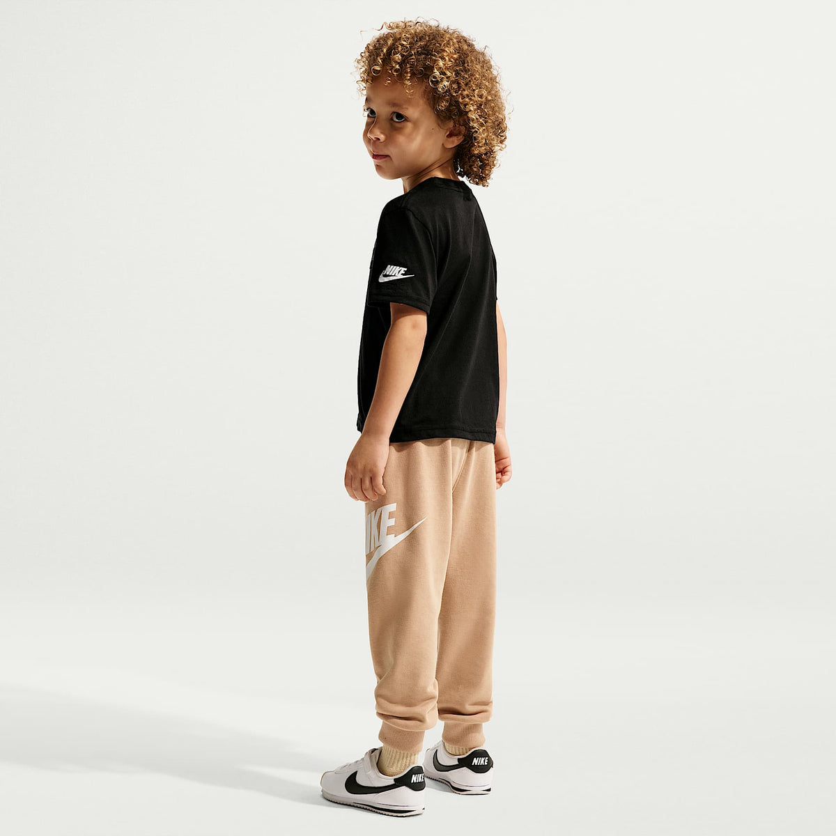 Playera Ice Cream Sandwich para niños pequeños Nike – Negro – vista 5