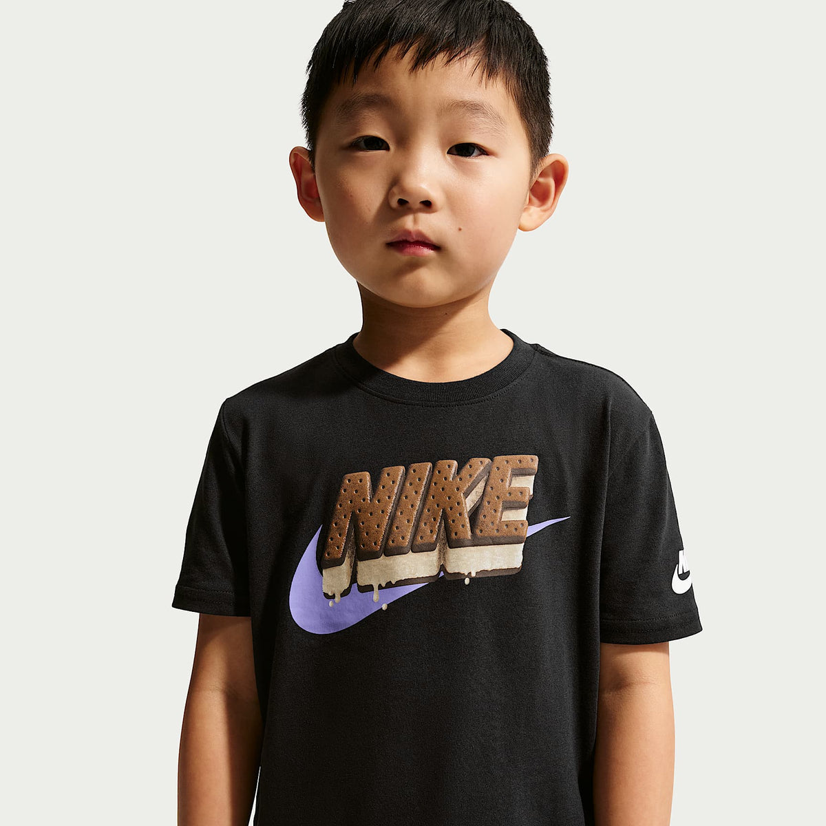 Playera Ice Cream Sandwich para niños talla pequeña Nike – Negro – vista 1