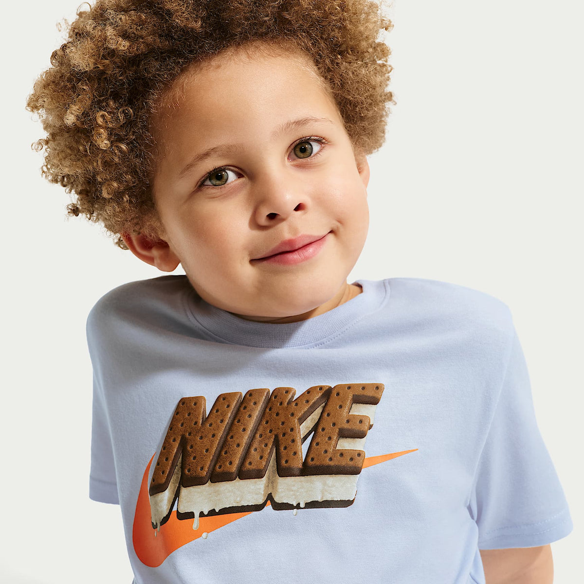 Playera Ice Cream Sandwich para niños talla pequeña Nike – Azul hidrógeno – vista 3