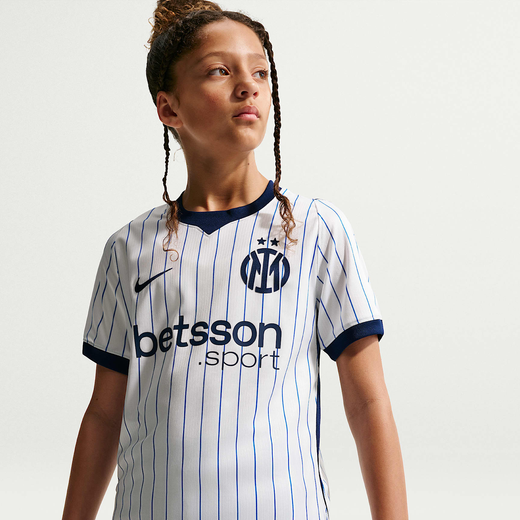 Jersey de futbol Nike Dri-FIT Replica del Inter de Milán visitante 2026/27 Stadium para niños talla grande – Blanco/Azul vacío/Azul vacío – vista 2