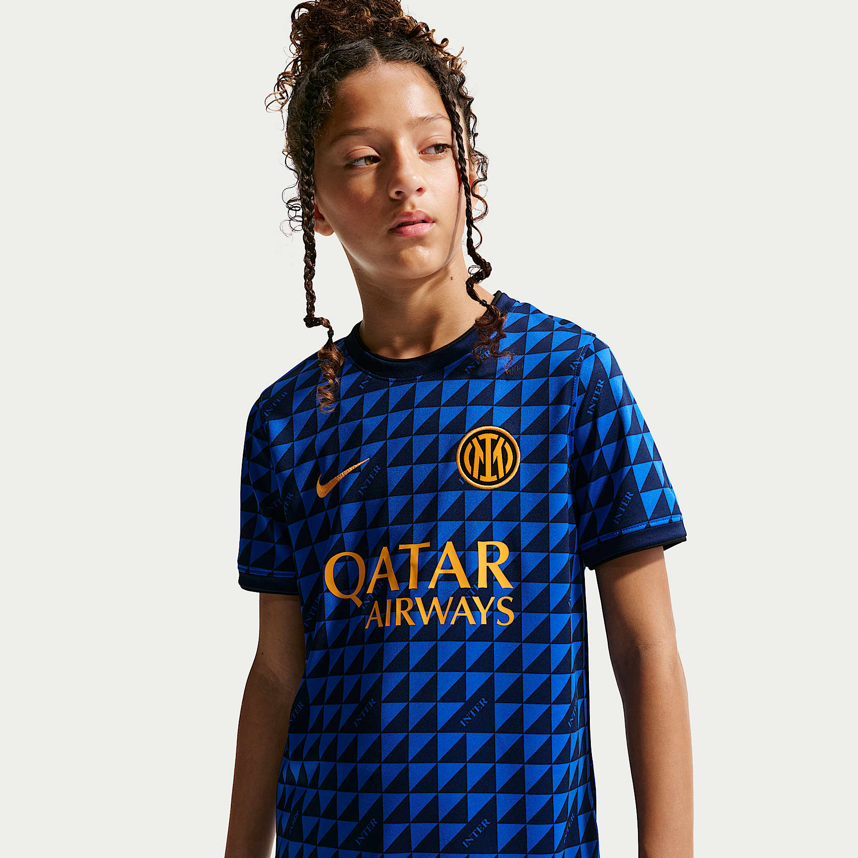 Playera de futbol Nike Dri-FIT para antes del partido del Inter de Milán local para niños talla grande – Azul Lyon/Negro/Oro universitario – vista 2