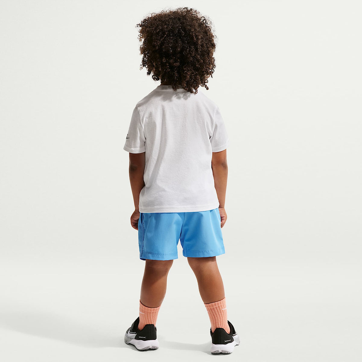 Playera con gráfico infantil Nike In The Zone – Blanco – vista 5