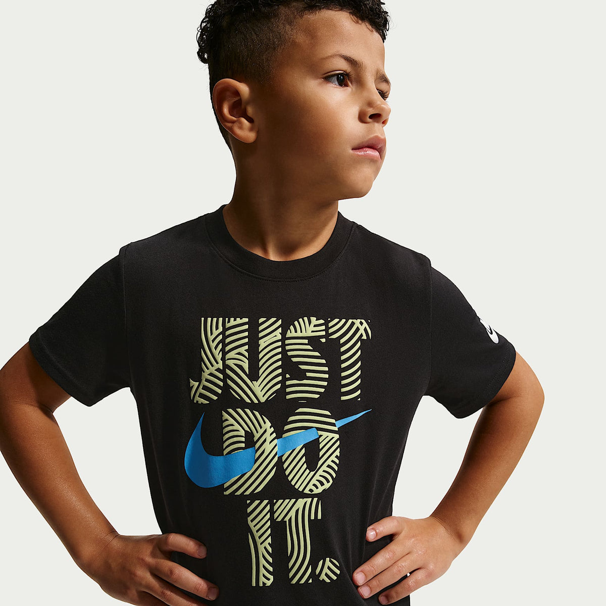 Playera con gráfico para niños talla pequeña Nike In The Zone – Negro – vista 1