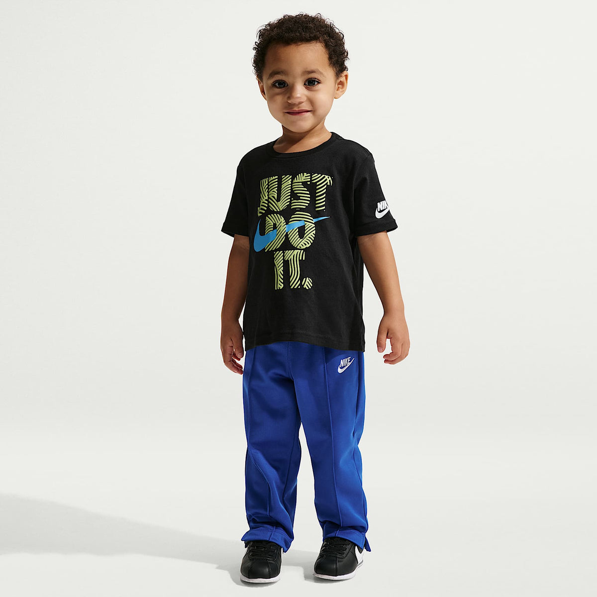 Playera con gráfico infantil Nike In The Zone – Negro – vista 4