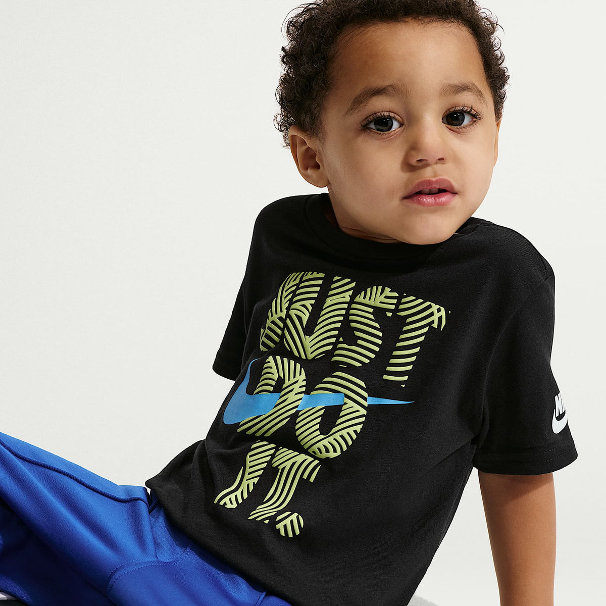 Playera con gráfico infantil Nike In The Zone – Negro – vista 3