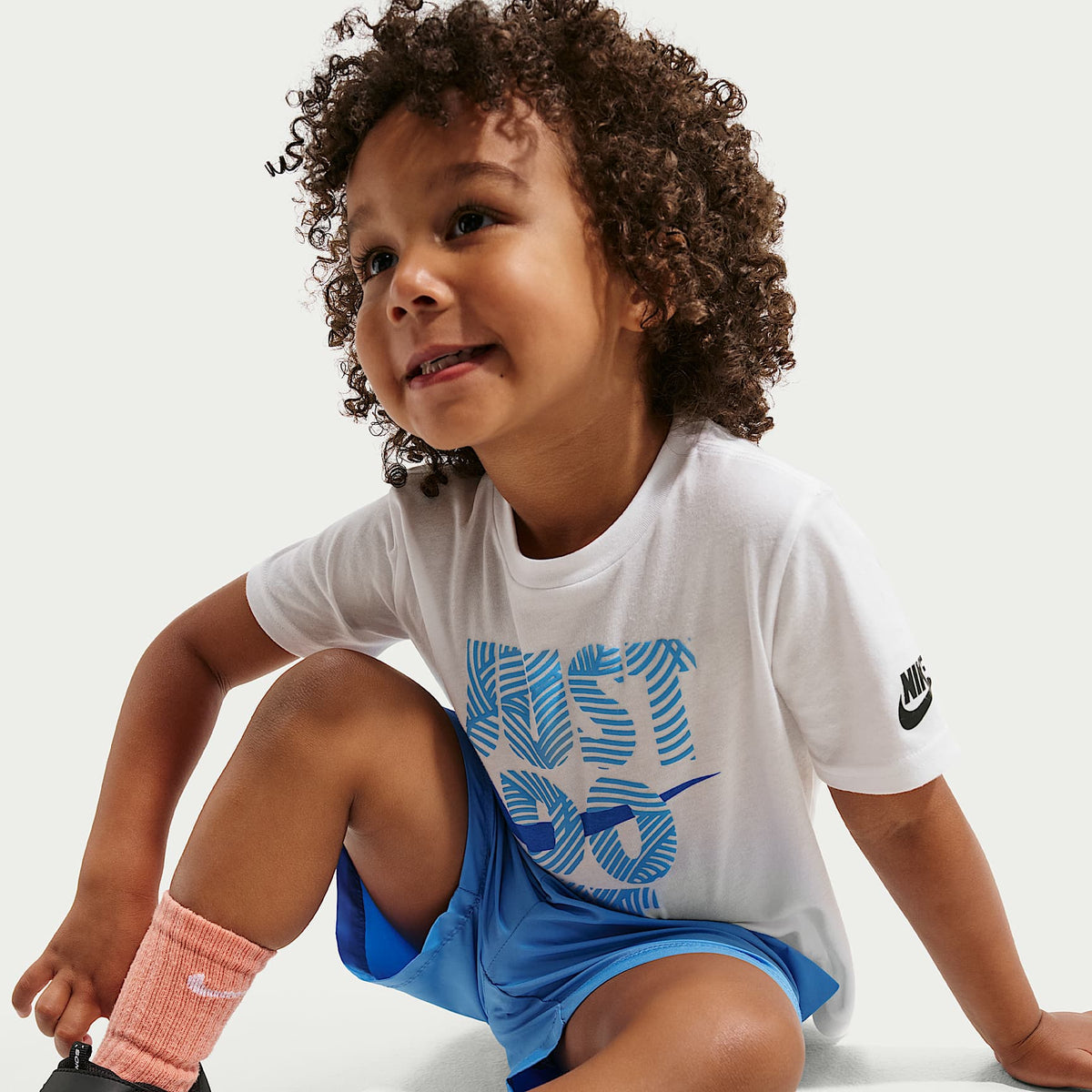Playera con gráfico infantil Nike In The Zone – Blanco – vista 3