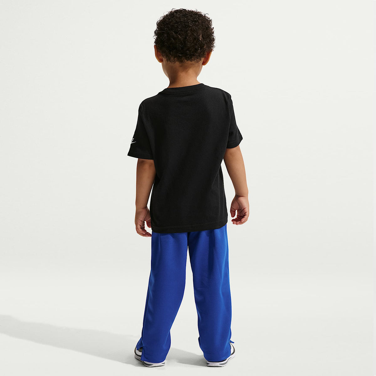 Playera con gráfico infantil Nike In The Zone – Negro – vista 5