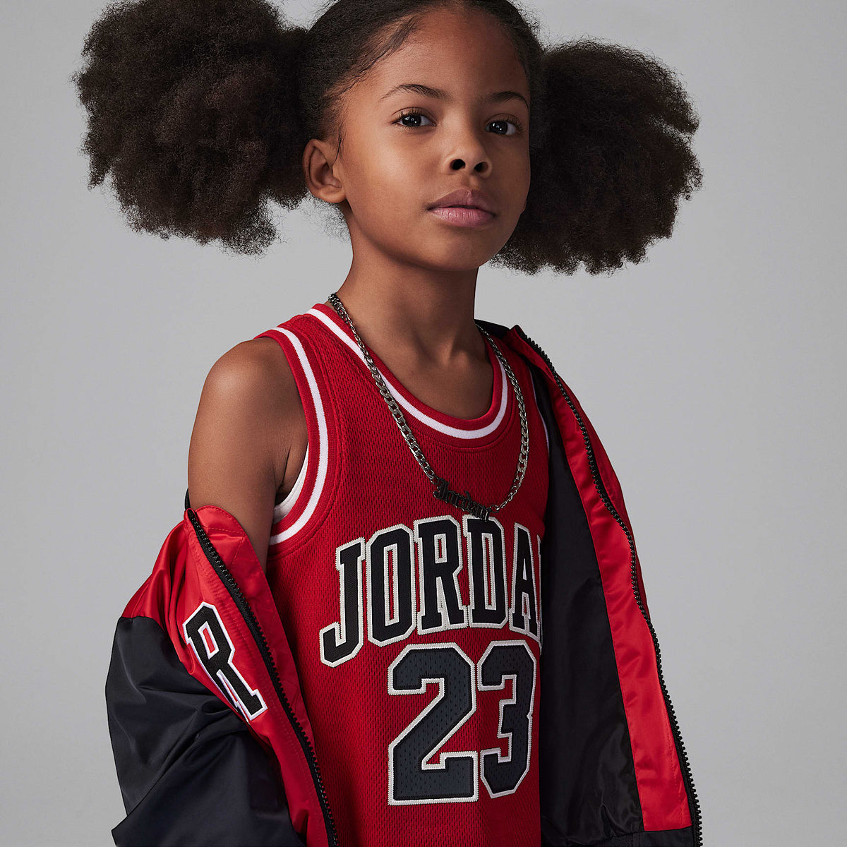 Vestido de tela de punto 23 para niños talla pequeña Jordan – Rojo gimnasio – vista 3