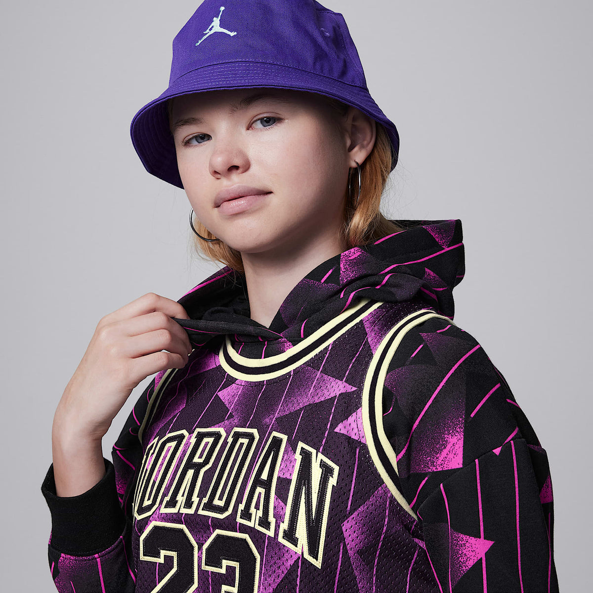 Playera para niños talla grande Jordan 23 Striped Jersey – Negro/Rosa feroz – vista 3