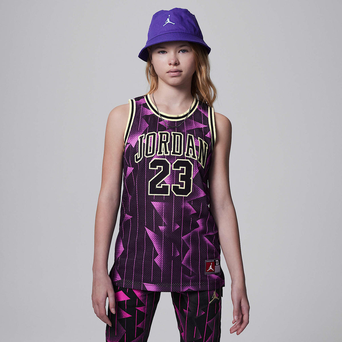 Playera para niños talla grande Jordan 23 Striped Jersey – Negro/Rosa feroz – vista 1