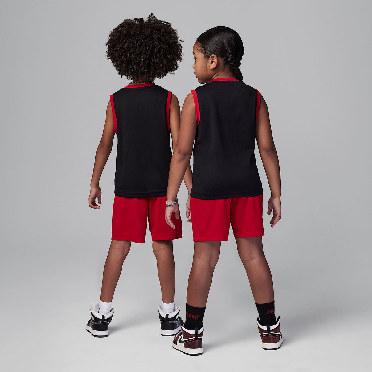 Conjunto de jersey para niños talla pequeña Jordan 23 – Negro/Rojo gimnasio – vista 2