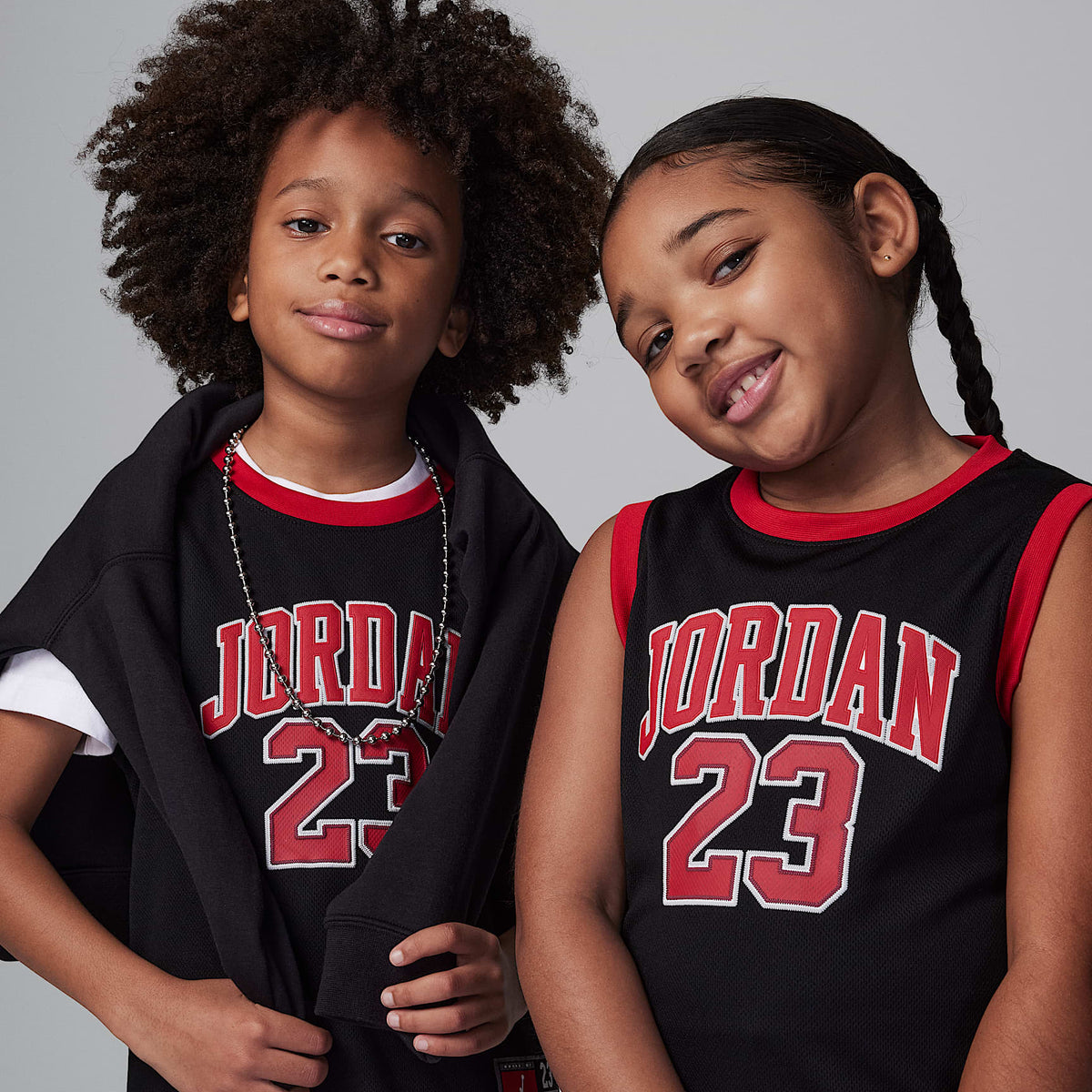 Conjunto de jersey para niños talla pequeña Jordan 23 – Negro/Rojo gimnasio – vista 4