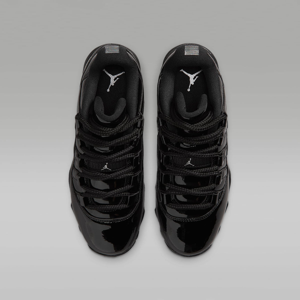 Jordan 11 Low – Negro/Plata metalizado – vista 4