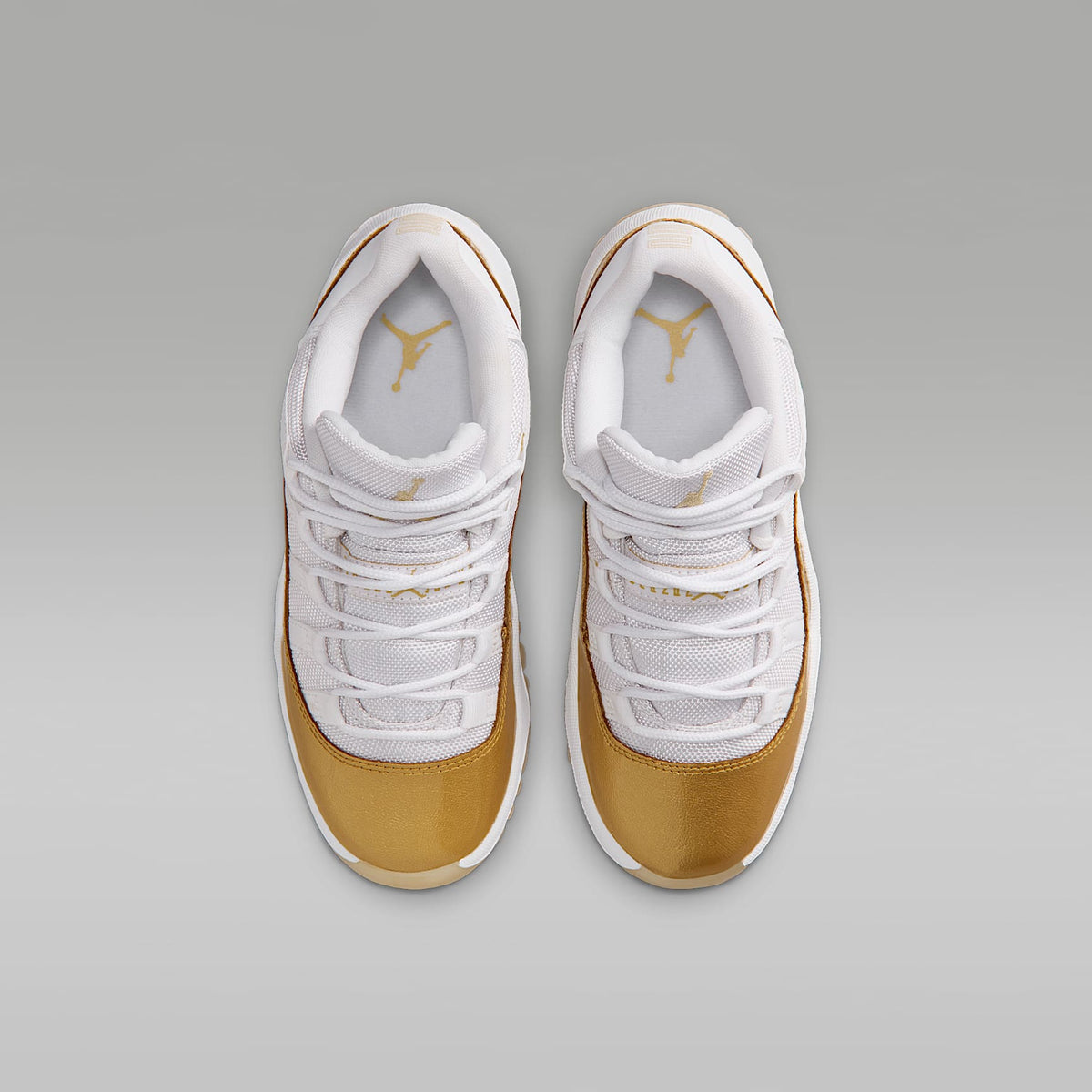Jordan 11 Retro Low "Mother's Day" – Blanco/Oro team/Oro metalizado – vista 4