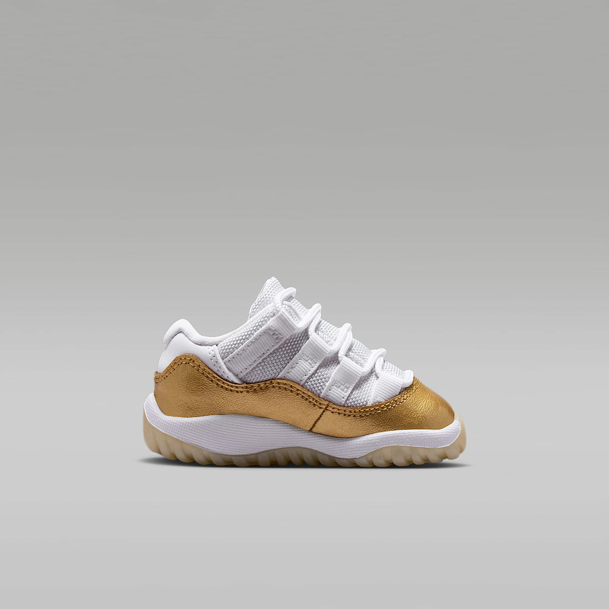 Jordan 11 Retro Low "Mother's Day" – Blanco/Oro team/Oro metalizado – vista 3