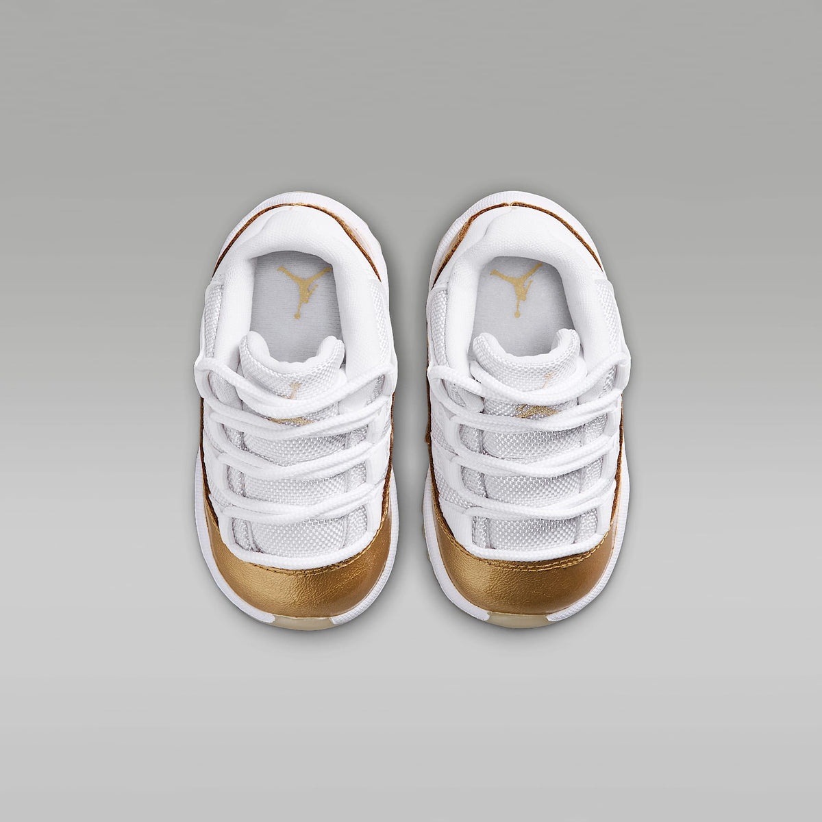 Jordan 11 Retro Low "Mother's Day" – Blanco/Oro team/Oro metalizado – vista 4