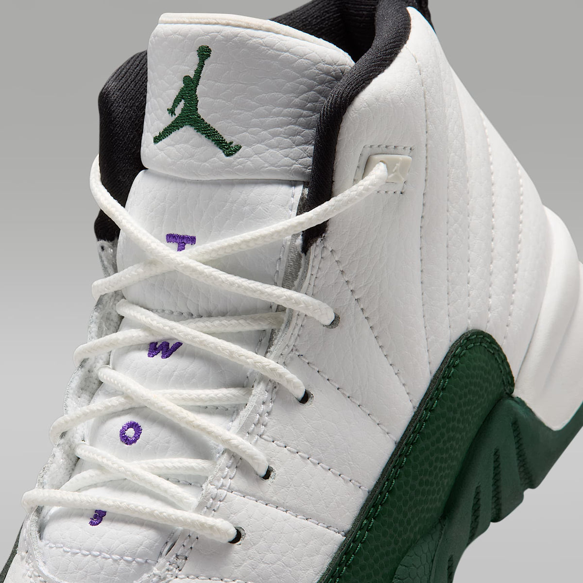 Jordan 12 Retro "Idols Become Rivals" – Blanco cumbre/Morado feroz/Morado feroz/Verde desfiladero – vista 7