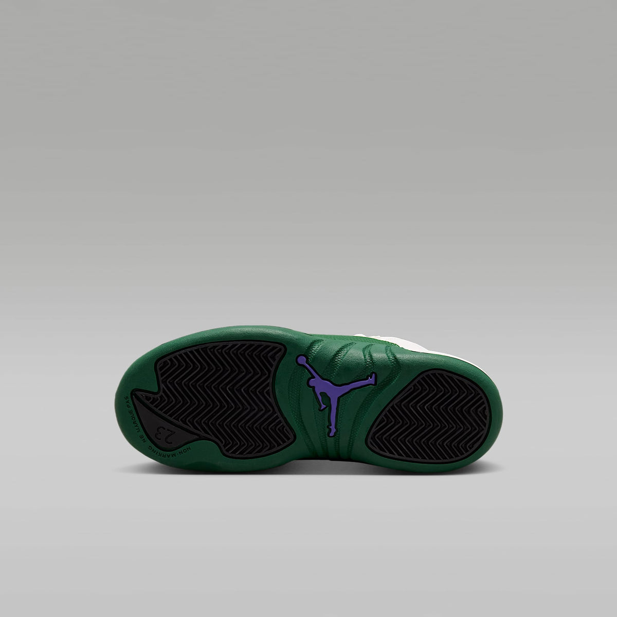 Jordan 12 Retro "Idols Become Rivals" – Blanco cumbre/Morado feroz/Morado feroz/Verde desfiladero – vista 2