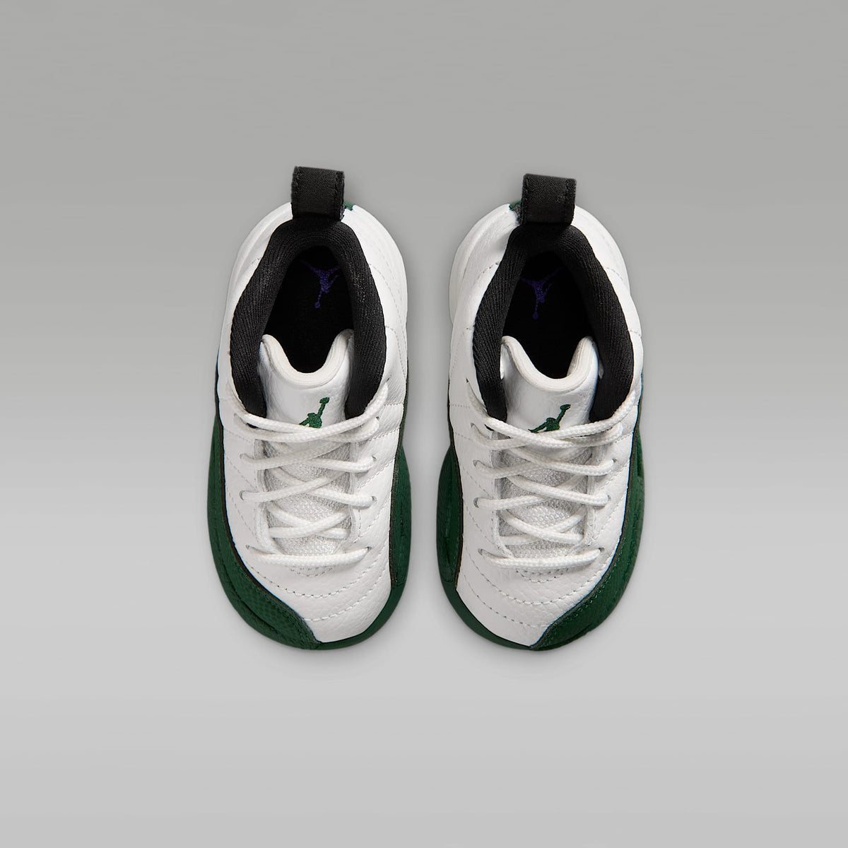 Jordan 12 Retro "Idols Become Rivals" – Blanco cumbre/Morado feroz/Morado feroz/Verde desfiladero – vista 4