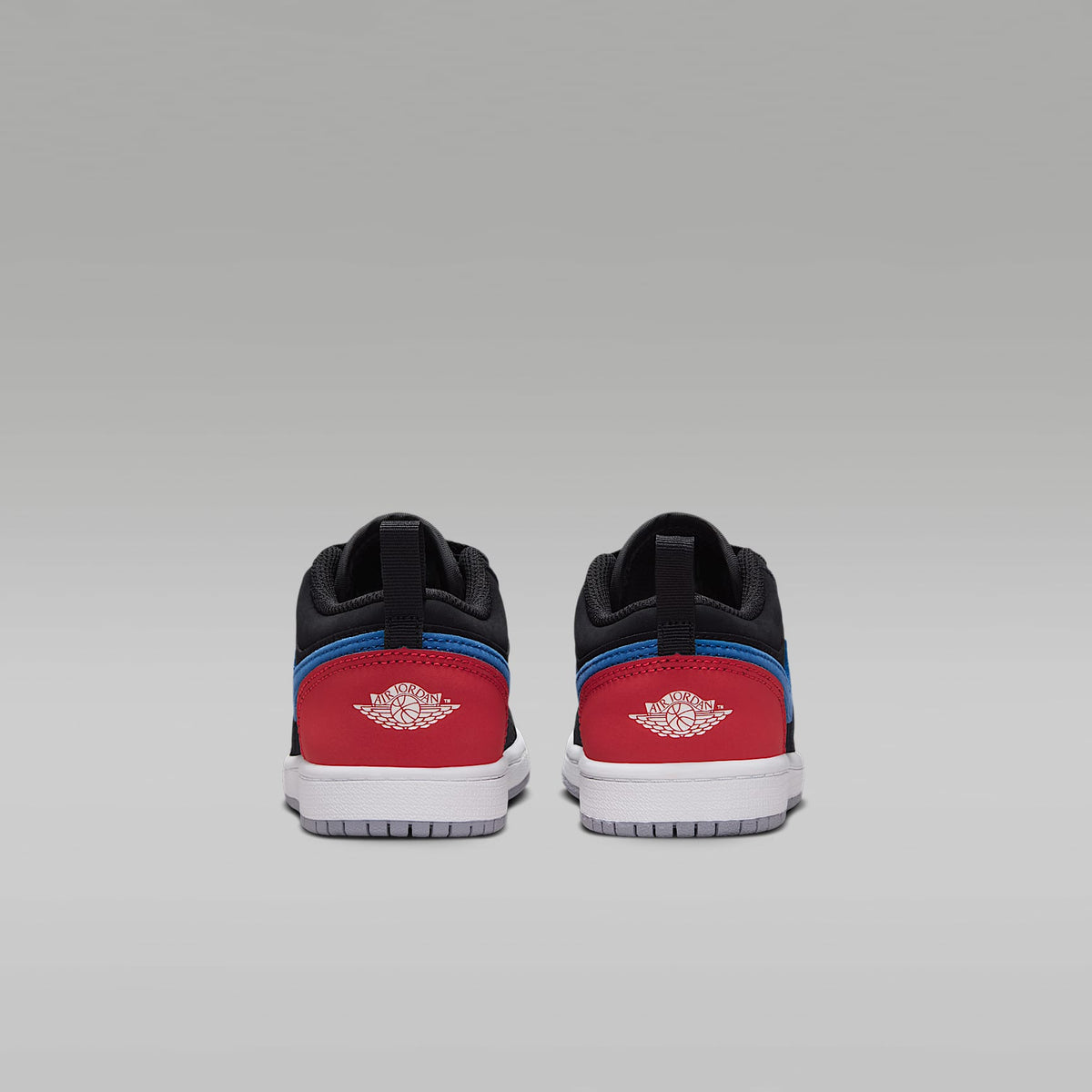 Jordan 1 Low – Negro/Azul genuino/Rojo universitario/Blanco cumbre – vista 6