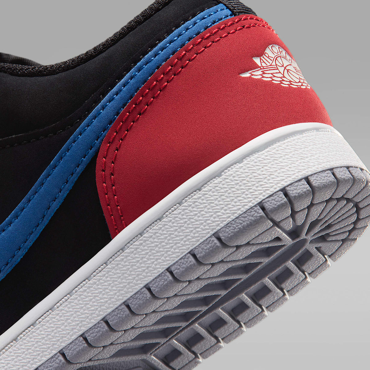 Jordan 1 Low – Negro/Azul genuino/Rojo universitario/Blanco cumbre – vista 8