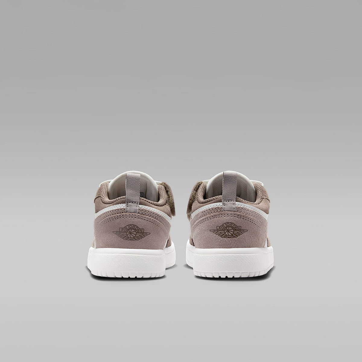 Jordan 1 Low Alt – Gris oliva/Blanco cumbre/Marfil pálido/Piedra enigma – vista 6