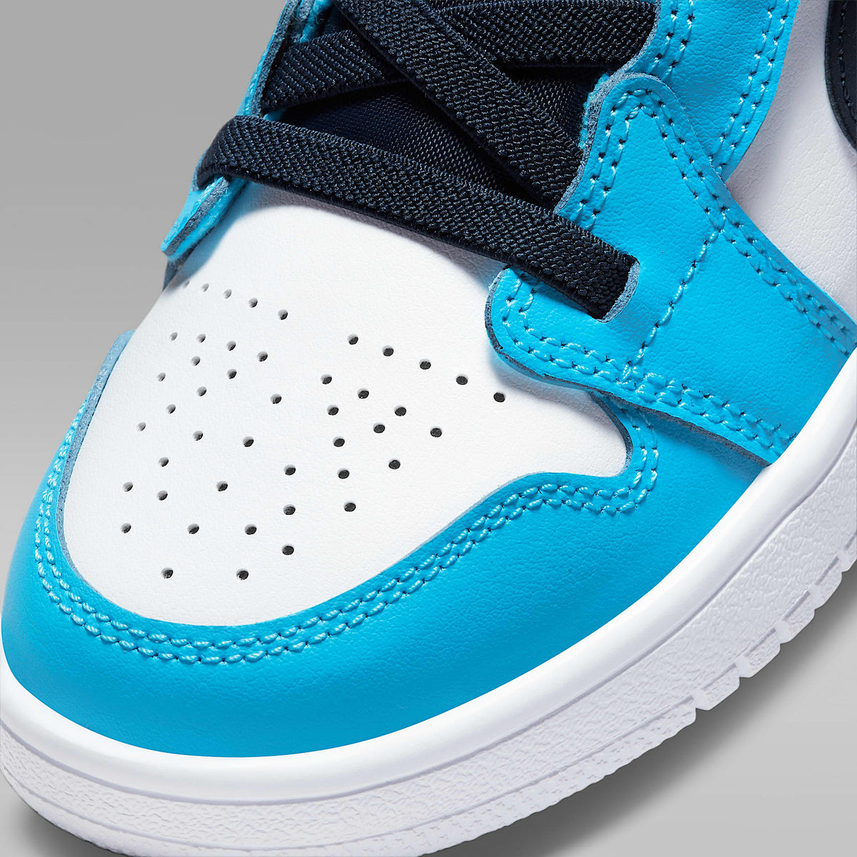 Jordan 1 Low Alt – Blanco/Obsidiana/Azul celeste oscuro – vista 7
