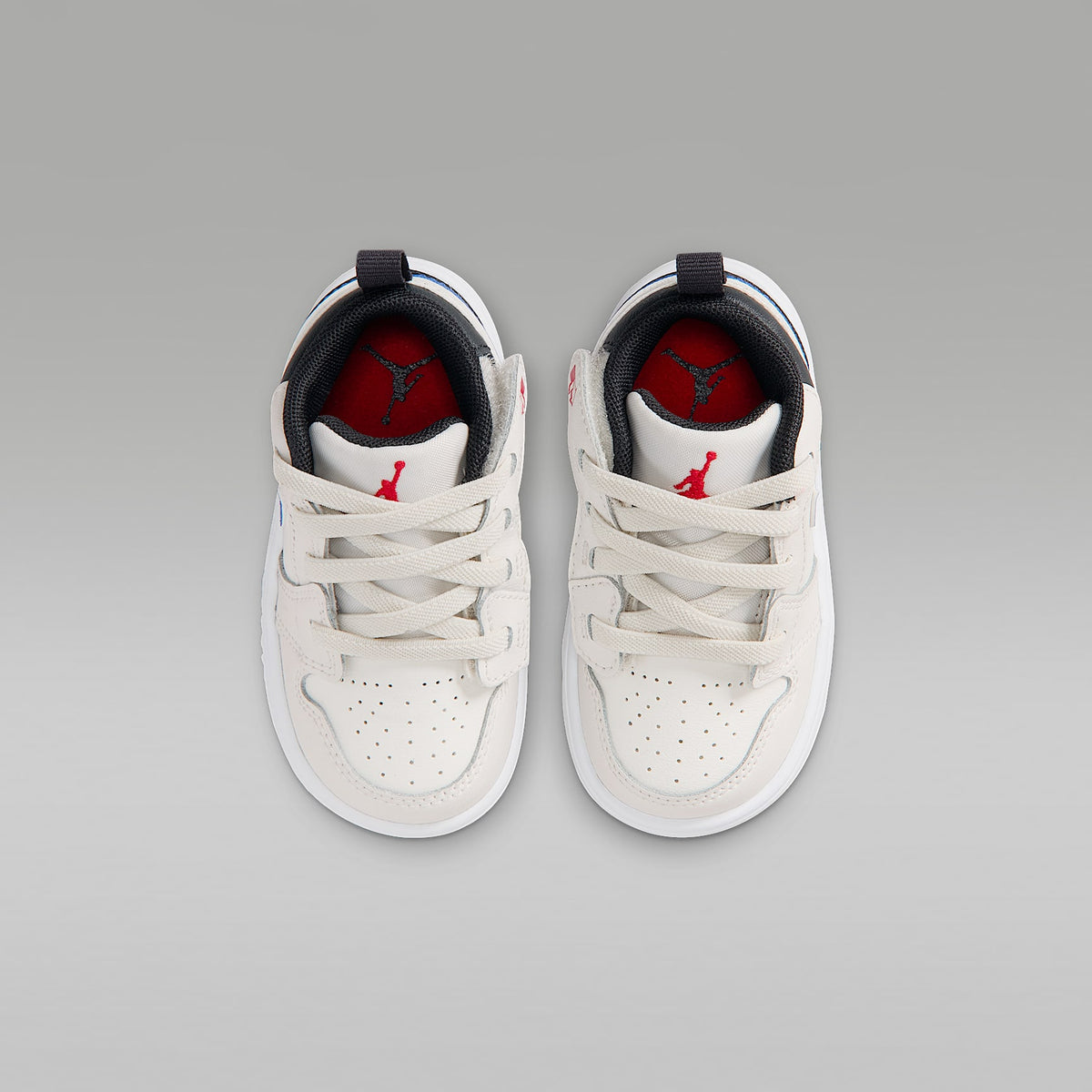Jordan 1 Low Alt – Fantasma/Sombrío apagado/Vela/Rojo universitario – vista 4
