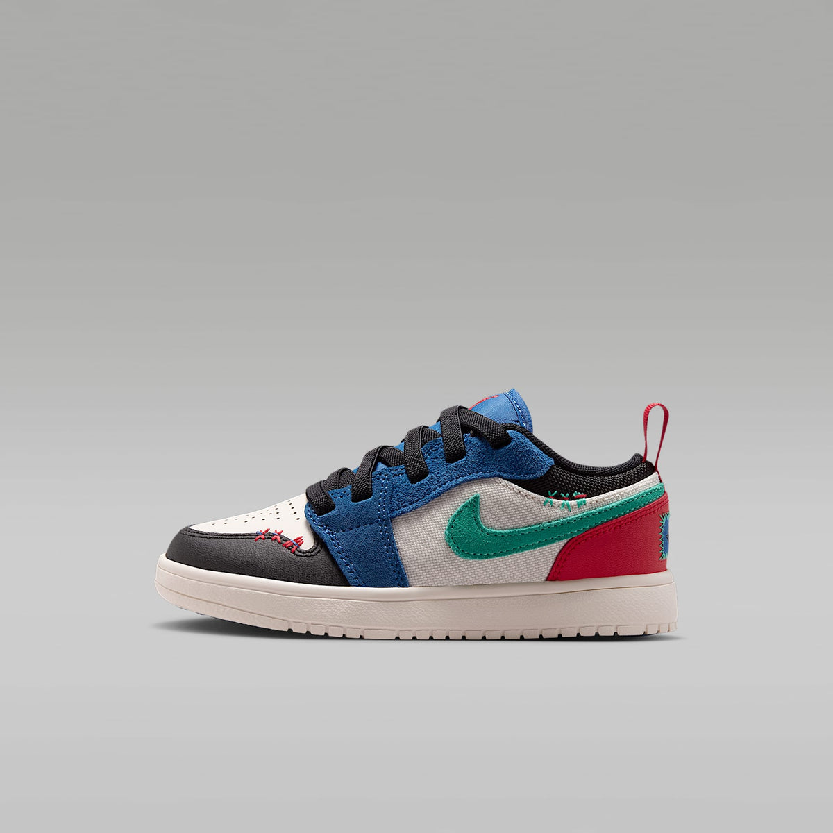 Jordan 1 Low Alt SE – Azul genuino/Rojo universitario/Verde cinético/Negro – vista 1