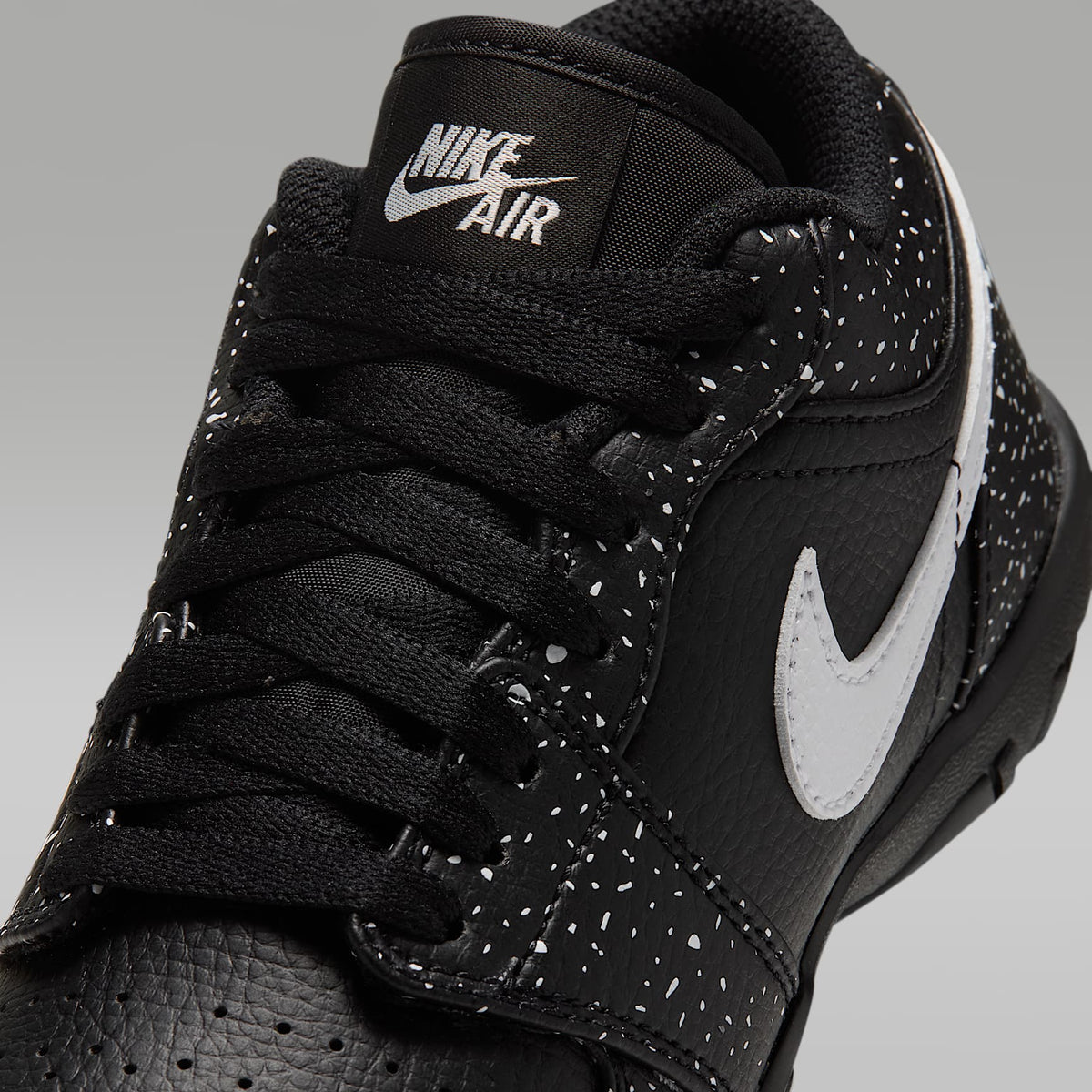Jordan 1 Low – Negro/Blanco – vista 8