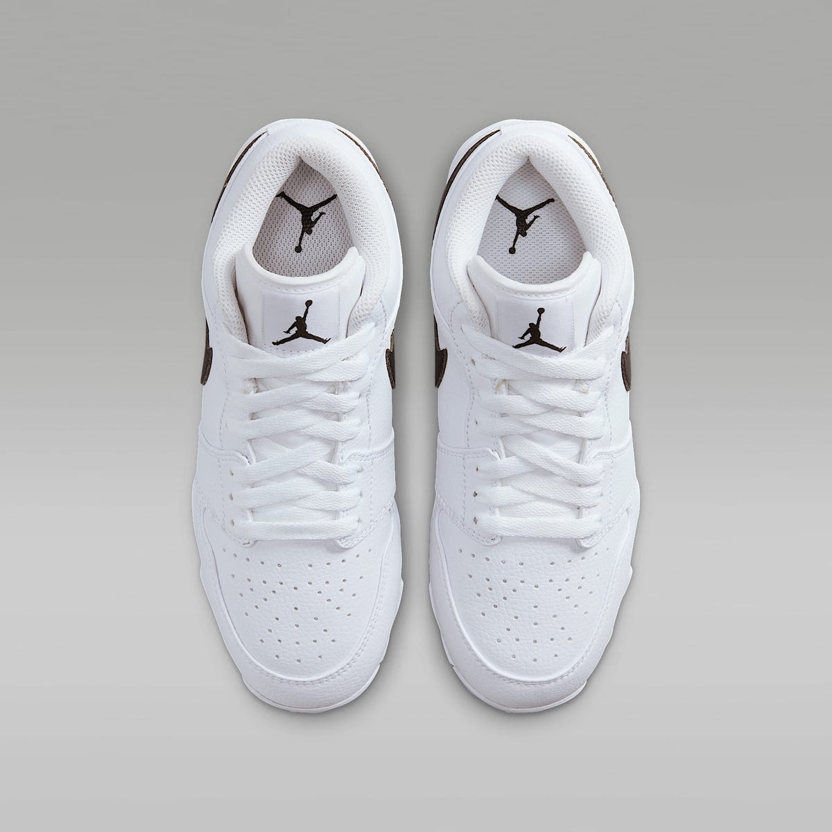Jordan 1 Low – Blanco/Negro/Negro – vista 4