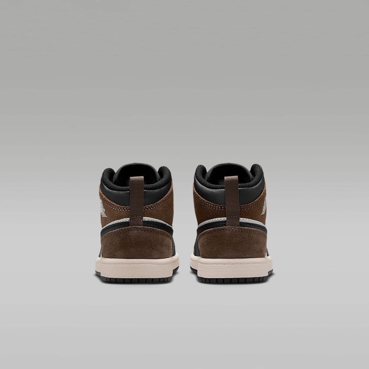 Jordan 1 Mid – Negro/Pelaje pardo/Rojo universitario/Fantasma – vista 6