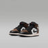 Jordan 1 Mid – Negro/Pelaje pardo/Rojo universitario/Fantasma – vista 5