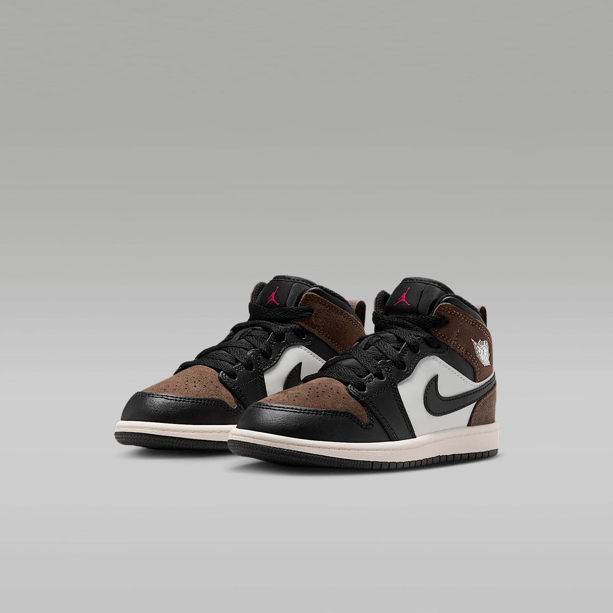 Jordan 1 Mid – Negro/Pelaje pardo/Rojo universitario/Fantasma – vista 5